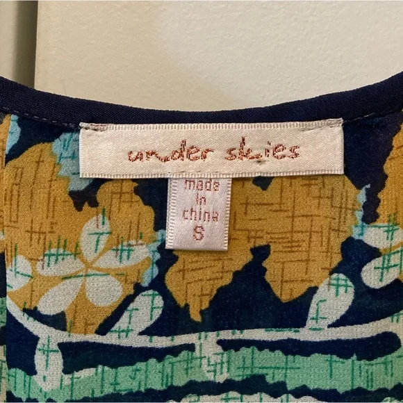 Colorful oversized blouse from local boutique - Picture 3 of 3